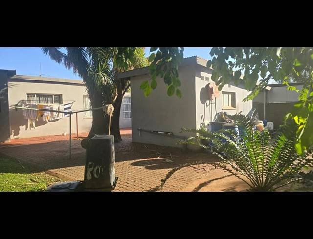 5 BEDROOM HOUSE FOR SALE IN SINOVILLE